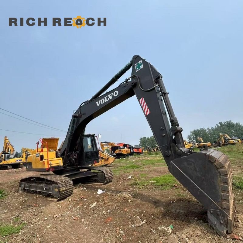 Bucket attachment – 2025 Volvo EC250DL crawler excavator $41,000